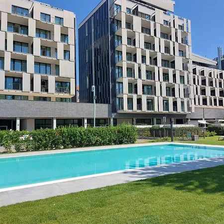 Ramada Plaza By Wyndham فندق 4*