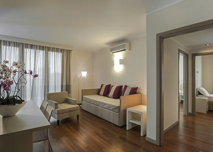 Ramada Plaza By Wyndham Hotell 4*