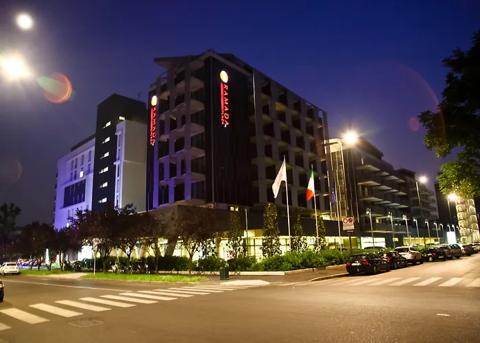 Ramada Plaza By Wyndham Hotell