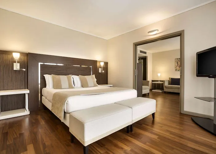 Hotell Ramada Plaza By Wyndham 4*