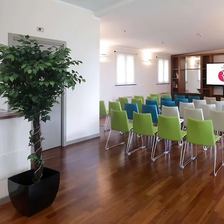 Ramada Plaza By Wyndham 4* מילאנו