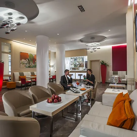 Ramada Plaza By Wyndham מלון