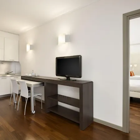 מלון Ramada Plaza By Wyndham 4*