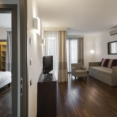 Ramada Plaza By Wyndham فندق 4*